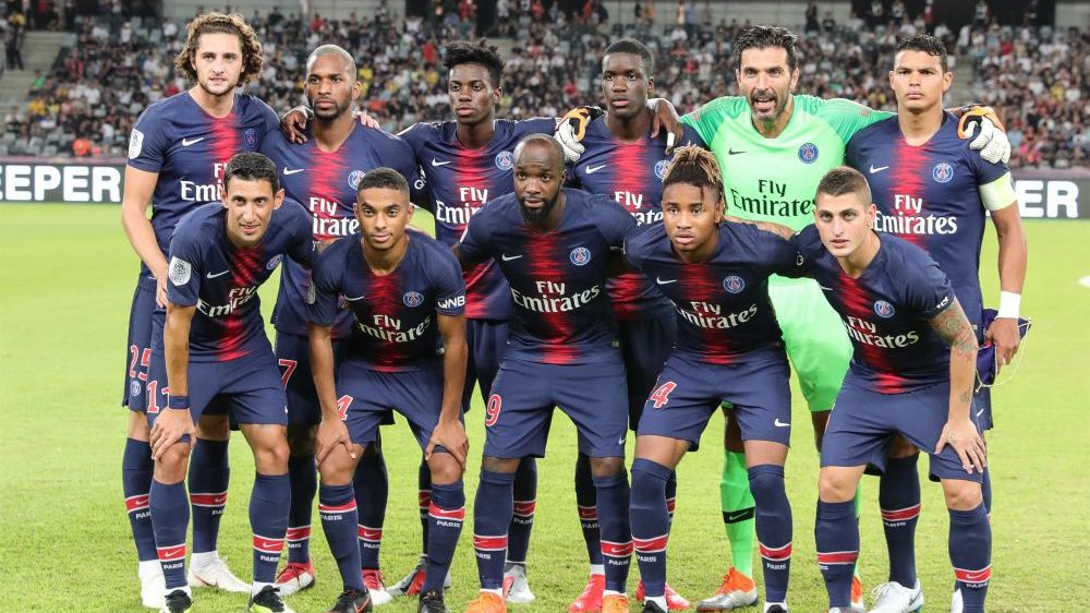 17岁290天，卡尔成为欧冠历史连续3场进球最年轻的球员（17岁290天，卡尔创欧冠最年轻连续三场破门纪录）