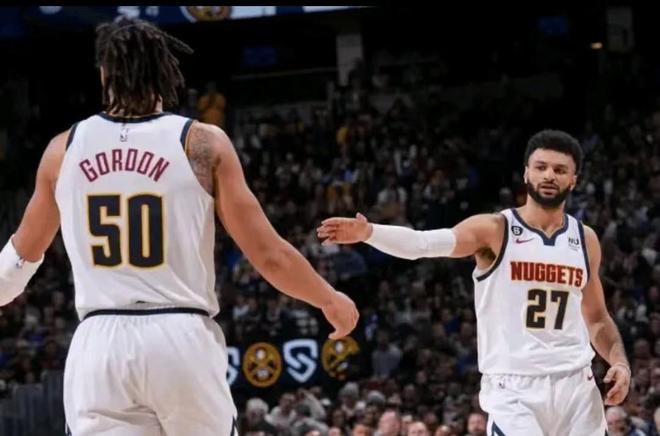 雄鹿管理层积极行动，力图挽留字母哥（雄鹿高层加紧运作，争留字母哥）