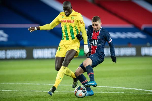 三分大战！两队三分命中率均超4成，半场合计命中19记三分（三分狂潮！两队三分命中率双双破40%，半场合计命中19记三分球）