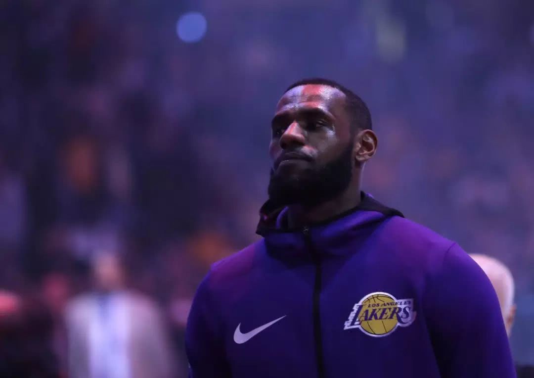 利物浦主场1-1战平升班马桑德兰，迎来赛季首个平局（利物浦主场被升班马桑德兰1-1逼平，收获赛季首个平局）