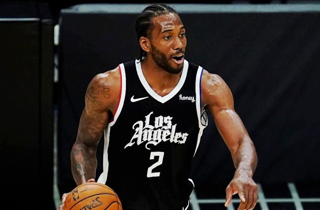 女星爆砍69分！华子：哪天都愿意她在我身上得这么多分（女篮球星狂轰69分！华子打趣：随时欢迎她在我头上拿这么多分）