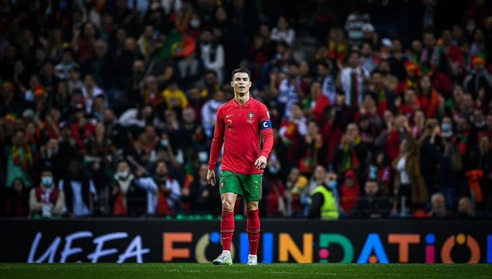 斯洛特：萨拉赫一直对俱乐部和队友很重要，队友有事不会愉快（斯洛特：萨拉赫对俱乐部和队友始终至关重要，队友有事也难言愉快）