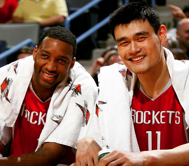 英超战报：罗杰斯双响，库尼亚破门难救主，维拉2-1曼联（英超焦点战：罗杰斯梅开二度，库尼亚破门难救主，阿斯顿维拉2-1力克曼联）