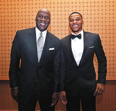 2026年世界杯小组抽签仪式，日本队10号竟如此反应，深夜点击量超百万（2026世界杯分组抽签，日本队10号罕见反应引热议，深夜播放量破百万）